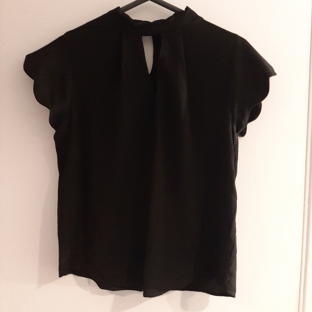 Scalloped tee